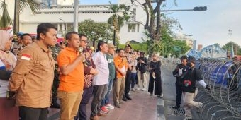 Temui Massa Demo Buruh, Kadisnakertrans Jatim Bakal Tindaklanjuti Aspirasi
