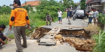 Akses Jalan Antar Desa di Batumarmar Pamekasan Terputus Akibat Ambrolnya Gorong-gorong