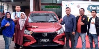 Daihatsu Dealer Karunia Motor Pamekasan Bagikan Ratusan Takjil, Berencana Adakan Undian Umroh Gratis