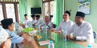 Ketua Gerindra Gresik Disambati Perbaikan Bangunan di Makan Sunan Giri