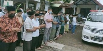 Gus Barra Jadi Imam Salat Jenazah Kiai Baidhowi, Plt Dewan Syuro PKB Mojokerto