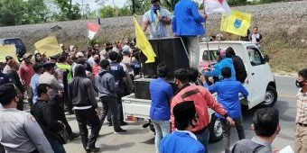 Demo di Depan Mapolres Blitar Nyaris Ricuh, Mahasiswa dan Penambang Pasir Bersitegang