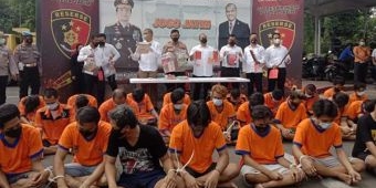 ​Polda Jatim Tangkap 67 Preman dari Tempat Pungli dan Pemalakan di Surabaya