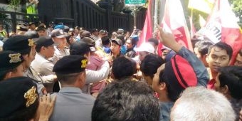 Aksi Kecam Suap 41 Anggota DPRD Kota Malang Memakan Korban 5 Mahasiswa