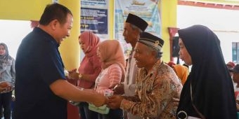 Pemkab Jember Bagikan Bantuan DBHCHT di Kalisat