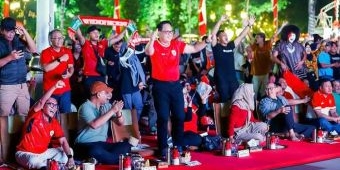 Nobar Bersama Masyarakat di Grahadi, Pj Gubernur Jatim Puji Perjuangan Timnas Indonesia U-23