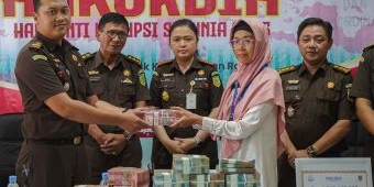 Kejari Kota Kediri Serahkan Dana Korupsi Hibah KONI ke Kas Daerah