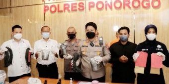 Edarkan Serbuk Petasan, Dua Orang ini Lebaran di Tahanan Polres Ponorogo