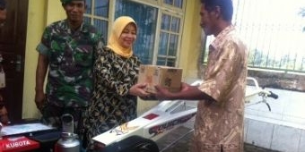 Wujudkan Swasembada Pangan, Bupati Kediri Bagikan Puluhan Hand Traktor