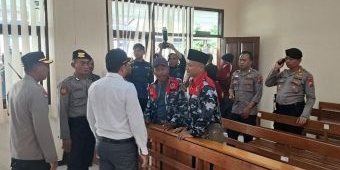 Tak Bisa Temui Ketua, Massa Demo di PN Tuban Kecewa dan Tuntut Hakim Perkara Kekerasan Dicopot
