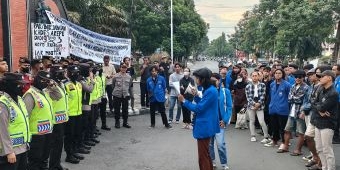 Tolak Masa Jabatan Kades 9 Tahun, Puluhan Mahasiswa Geruduk Kantor DPRD Kabupaten Kediri