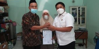 Ketua DPC Partai Demokrat Sidoarjo Bantu Selesaikan Masalah Ijazah Siswi SMP