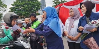 Dialog dengan Pengemudi Ojol, Gubernur Khofifah Apresiasi Peran Tangguh Perempuan Penopang Keluarga