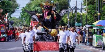 Tampilkan Folklore Nusantara, Ribuan Warga Meriahkan Pasuruan Street Art Carnival 2025