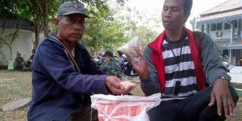 Beras Bulog Bau Apek, LSM Laporkan Pengadaan Raskin ke Kejari Sampang