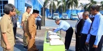 Bupati Sidoarjo Angkat Pjs Direksi PDAM Delta Tirta, Minta Tingkatkan Kinerja Pelayanan 