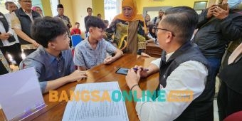 Tinjau Posko SPMB, Gubernur Khofifah Pastikan Hal ini Terkait Senopati AI