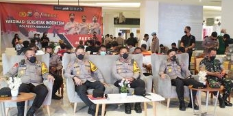 Irwasda Polda Jatim Ikuti Zoom Meeting Vaksinasi Serentak di Transmart Sidoarjo