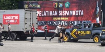 Polda Jatim Gelar Simulasi Pengamanan Pemilu 2024 di Sidoarjo