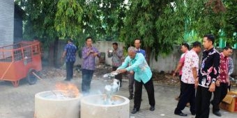 Disdukcapil Lamongan Musnahkan Ribuan Blangko e-KTP 