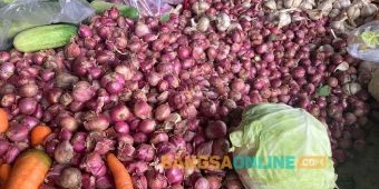 Harga Sembako Jatim Rabu 22 Oktober 2025: Bawang Merah Alami Lonjakan, Cabai Keriting Turun
