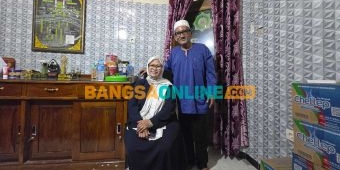 pasutri-dari-singapura-ini-gelar-aqiqah-cucu-di-ponpes-ulil-albab-probolinggo