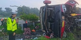 Bawa 36 Penumpang, Bus Pariwisata dari Bali Kecelakaan di Tol Jombang