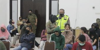 Belasan Pasangan Bukan Suami Istri di Blitar Terciduk Razia Rumah Kos