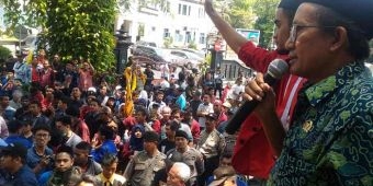 Demo di DPRD Kota Malang, Mahasiswa-Polisi sempat Bentrok
