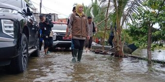 Khofifah: Modifikasi Cuaca Berhasil Tekan Hujan Ekstrem di Lamongan