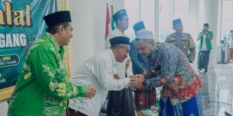 Hadiri Halalbihalal MWC NU Balongpanggang, Gus Yani Serahkan 5 Motor dari CSR PT Waskita