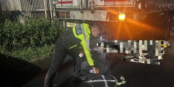 Pemotor Tewas Tabrak Truk Mogok di Sidoarjo