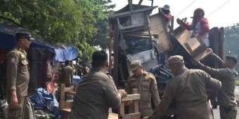129 PKL di Jembatan Suramadu Ditertibkan Satpol PP Surabaya