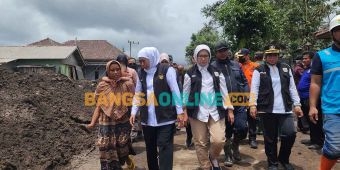 Tinjau Penanganan Dampak APG Semeru, Gubernur Khofifah Sebut Status Awas Tetap Berlaku