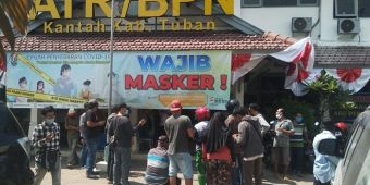 Tak Terima Tanahnya ​Diukur Sepihak, Warga Sekitar Kilang Tuban Geruduk Kantor BPN