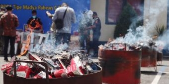 Bea Cukai Blitar Musnahkan Ratusan Ribu Batang Rokok Ilegal