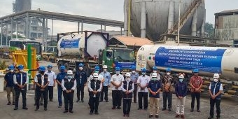 Gubernur Khofifah Terima Bantuan 31 Ton Oksigen Cair dari Petrokimia Gresik dan Satgas BUMN Jatim