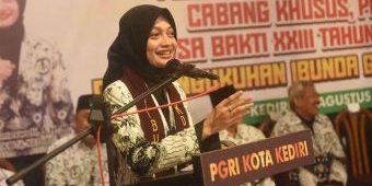 Vinanda Prameswati Dikukuhkan Jadi Ibunda Guru PGRI Kota Kediri 2025-2030