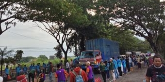 Peringati Hari Buruh Sedunia, Sarbumusi Pasuruan Bagikan Ribuan Masker dan Takjil