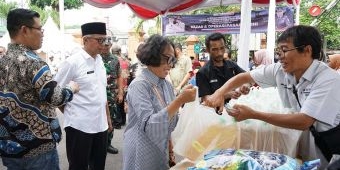 Upaya Jaga Harga dan Stok Bahan Pokok di Bulan Ramadhan, Gus Qowim Tinjau Bazar dan OPM