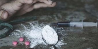 Kos di BlegaDiduga Jadi Lapak Sabu, Polres Bangkalan Amankan Pria 50 Tahun dan Puluhan BB
