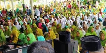 Kiai Asep Hadirkan Ustadz Yusuf Mansur, Ribuan Muslimat NU Hijaukan Kampus IKHAC Mojokerto