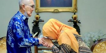 Gubernur Khofifah Sampaikan Duka atas Wafatnya Try Sutrisno