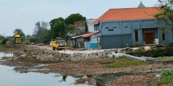 Bangun Jalan Lingkar dan GOR, Kades Petis Benem Tegaskan untuk Tingkatkan Perekonomian