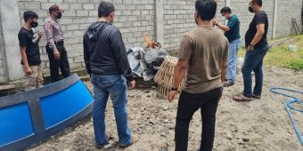 Diduga Bocor, Para Penjudi Sabung Ayam di Kediri Berhasil Kabur, Sarana Perjudian Dibakar Polisi