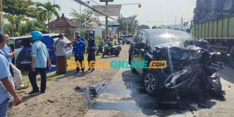 Adu Banteng 2 Innova di Paiton Probolinggo, 1 Tewas dan 9 Luka