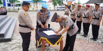 Kapolres Pamekasan Pimpin Sertijab Sembilan Pejabat Utama