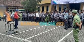 Satpol PP Jatim Bekali Satlinmas Sidoarjo untuk Tangani Kebakaran