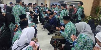 Hari Ini Kiai Asep Bertolak ke Tanah Suci Umrahkan 63 Korban Runtuhan Mushalla Al Khoziny