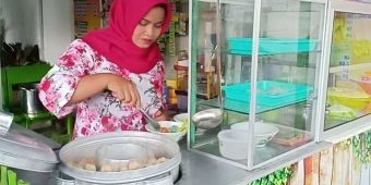 Bakso Belimbing Sedang Hits di Kota Blitar, Seperti Apa Rasanya?